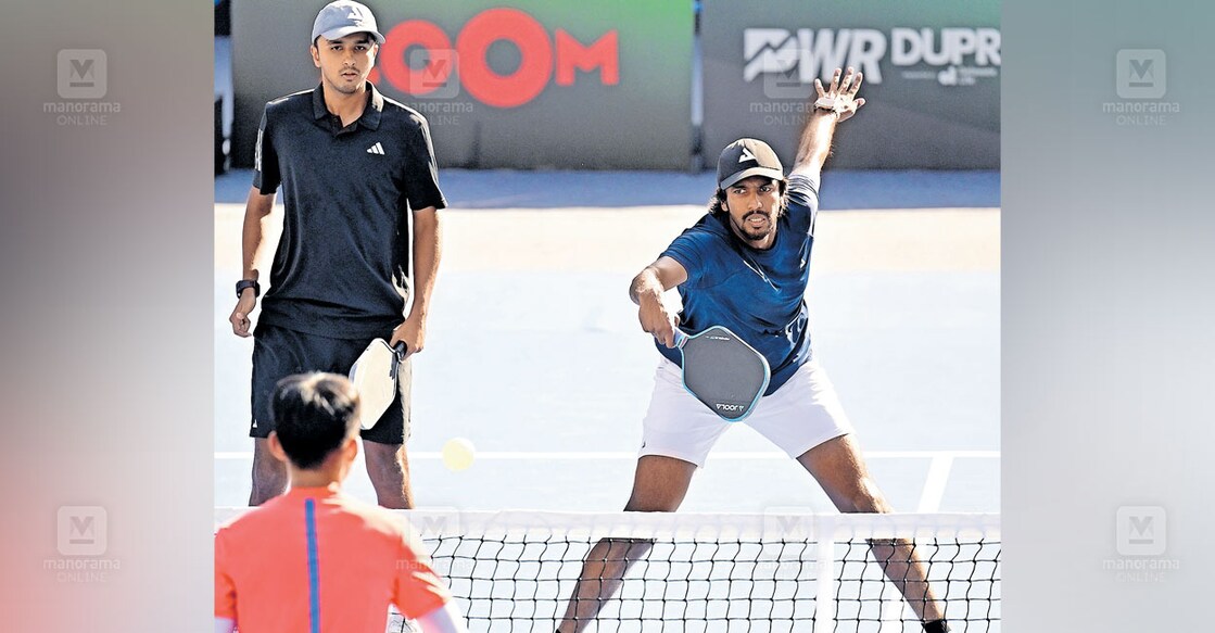 pickleball
പ്രോ–മെൻ ഡബിൾസിൽ ഇന്ത്യയുടെ അർമാൻ ഭാട്ടിയയും (വലത്) ഹർഷ് മെഹ്ത്തയും മത്സരത്തിനിടെ. ചിത്രം : മനോരമ