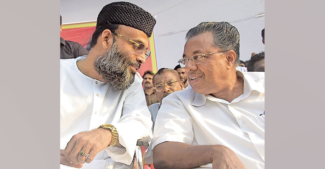 സിപിഎം സംസ്ഥാന സെക്രട്ടറിയായിരുന്ന പിണറായി വിജയനും പിഡിപി ചെയർമാൻ അബ്ദുൽ നസർ മഅദനിയും മലപ്പുറം കുറ്റിപ്പുറത്ത് എൽഡിഎഫ് തിരഞ്ഞെടുപ്പു കൺവൻഷനിൽ. (മനോരമ ആർക്കൈവ്സ്, മാർച്ച് 2009)
