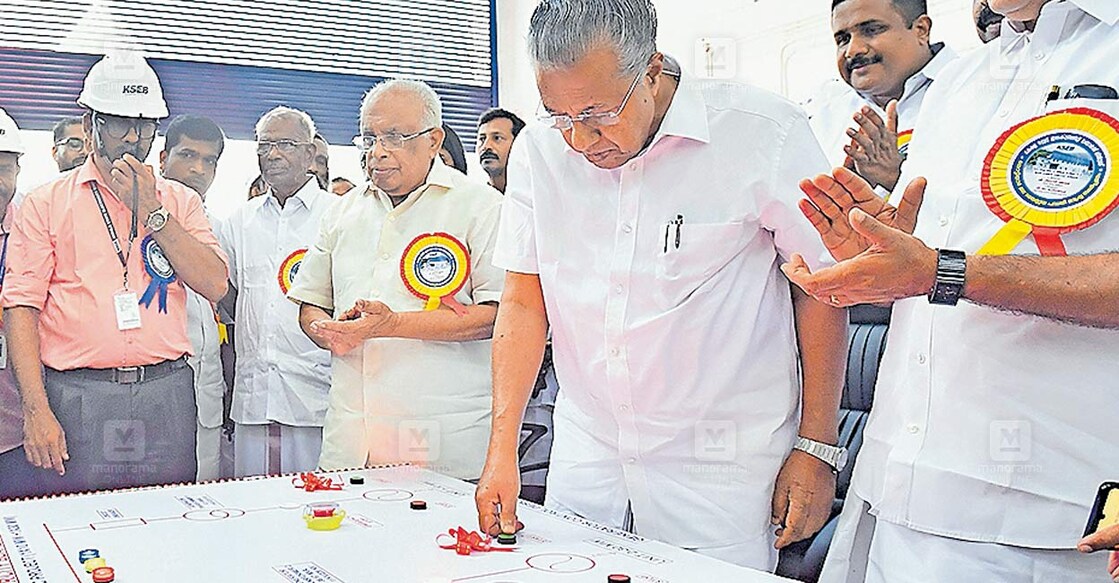 ഇടുക്കി തൊട്ടിയാർ 
ജലവൈദ്യുത പദ്ധതി പവർ
ഹൗസിന്റെ സ്വിച്ച് ഓൺ കർമം 
മുഖ്യമന്ത്രി പിണറായി വി‍ജയൻ നിർവഹിക്കുന്നു. എംഎൽഎമാരായ എ.രാജ, എം.എം.മണി, 
ആന്റണി ജോൺ, മന്ത്രിമാരായ കെ.കൃഷ്ണൻകുട്ടി, റോഷി 
അഗസ്റ്റിൻ, ജില്ലാ പഞ്ചായത്ത് പ്രസിഡന്റ് കെ.ടി.ബിനു 
തുടങ്ങിയവർ സമീപം.
ചിത്രം: മനോരമ