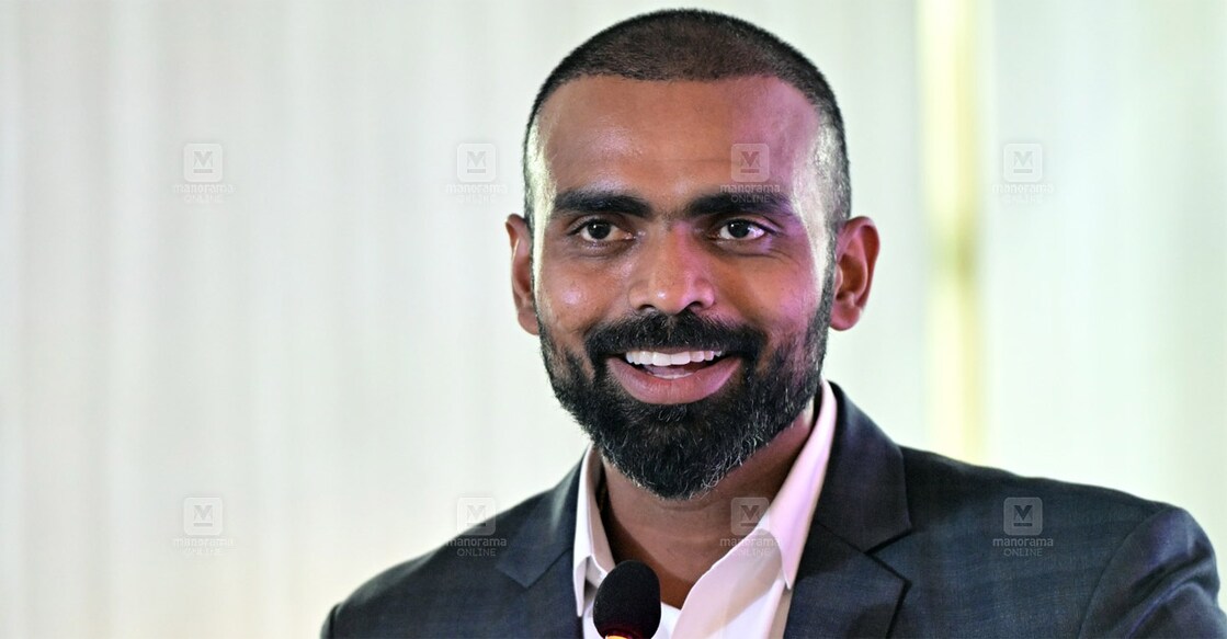 ഹോക്കി ഇന്ത്യ ലീഗിൽ ഡൽഹി ടീമിന്റെ ഡയറക്ടർ  – മെന്റർ പദവികളിൽ ചാർജെടുക്കാനെത്തിയ പി.ആർ. ശ്രീജേഷ് പ്രസംഗിക്കുന്നു. ചിത്രം: ജോസ്കുട്ടി പനയ്ക്കൽ / മനോരമ