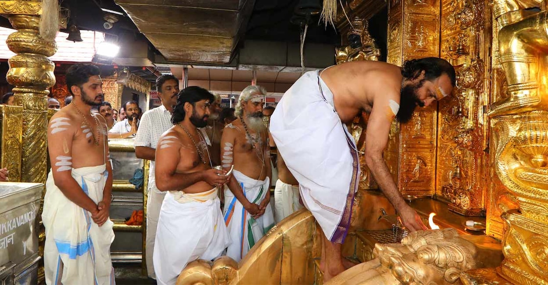 sabarimala-chithira-atta-thiruviza-related ചിത്തിര ആട്ട തിരുനാളിനോട് അനുബന്ധിച്ചുള്ള പൂജകൾക്കായി ശബരിമല ക്ഷേത്ര നട തുറന്നപ്പോൾ (Photo Special arrangement)