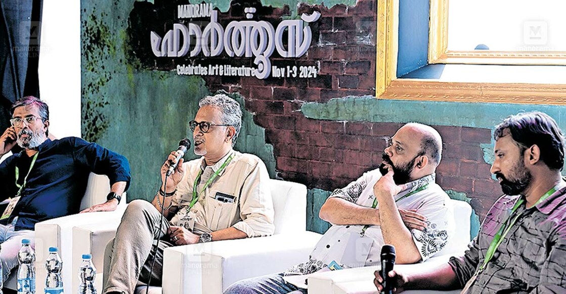 കോഴിക്കോട് കടപ്പുറത്ത് നടക്കുന്ന മനോരമ ഹോർത്തൂസ് കലാസാഹിത്യോത്സവത്തിൽ ‘എഴുത്തിലെ ത്രില്ലും കഥ എന്ന ത്രില്ലറും’ എന്ന വിഷയത്തിയ നടന്ന ചർച്ചയിൽ മധുശങ്കർ മീനാക്ഷി സംസാരിക്കുന്നു. മാനുവൽ ജോർജ്, ഷംസുദ്ദീൻ മുബാറക്, ടി.പി.ശ്രീജേഷ് എന്നിവർ സമീപം. ചിത്രം: മനോരമ  