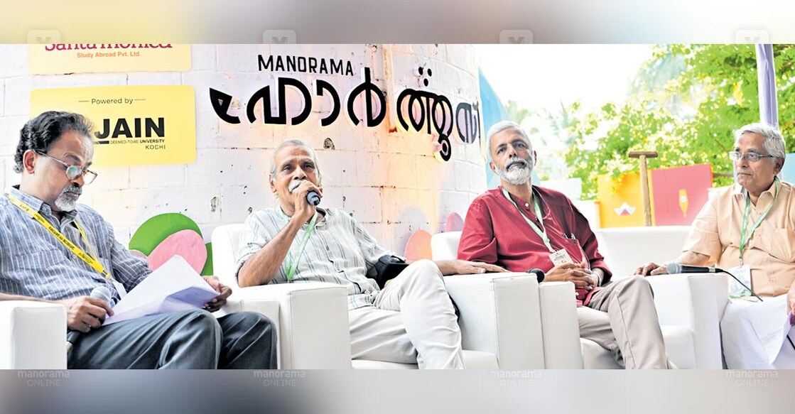 ഹോർത്തൂസ് വേദിയിൽ നടന്ന ‘എംടി അനുഭവം’ എന്ന ചർച്ചയിൽ സാഹിത്യകാരന്മാരായ കൽപറ്റ നാരായണൻ, കെ.ശ്രീകുമാർ, കെ.എസ്.വെങ്കിടാചലം എന്നിവർ സംവദിക്കുന്നു