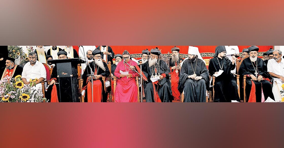 പരിശുദ്ധ ബസേലിയോസ് മാർത്തോമ്മാ മാത്യൂസ് തൃതീയൻ കാതോലിക്കാ ബാവായ്ക്ക് റഷ്യൻ ഓർത്തഡോക്സ് സഭയുടെ ബഹുമതി 
സമർപ്പിക്കുന്നതിനോട് അനുബന്ധിച്ച് പരുമല പള്ളിയിൽ നടന്ന സമ്മേളനം തിയഡോഷ്യസ് മാർത്തോമ്മാ മെത്രാപ്പൊലീത്ത ഉദ്ഘാടനം 
ചെയ്യുന്നു. ഫാ.ഡോ.തോമസ് വർഗീസ് അമയിൽ, റോണി വർഗീസ് ഏബ്രഹാം, ഗീവർഗീസ് മാർ കൂറിലോസ്, റവ. കെ.ഇ. ഗീവർഗീസ്, 
ഡോ. യൂഹാനോൻ മാർ ക്രിസോസ്റ്റമോസ്, ഡോ. മാത്യൂസ് മാർ തിമോത്തിയോസ്, മാത്യൂസ് മാർ തേവോദോസിയോസ്, പരിശുദ്ധ 
കാതോലിക്കാ ബാവാ, ഏബ്രഹാം മാർ എപ്പിഫാനിയോസ്, മെത്രാപ്പൊലീറ്റൻ ആന്റണി, ഫാ.സ്റ്റെഫാൻ, യാക്കോബ് മാർ ഏലിയാസ്, 
ഡോ. യൂഹാനോൻ മാർ ദിയസ്‌കോറസ്, സഖറിയ മാർ സേവേറിയോസ്, ബിജു ഉമ്മൻ എന്നിവർ സമീപം.  