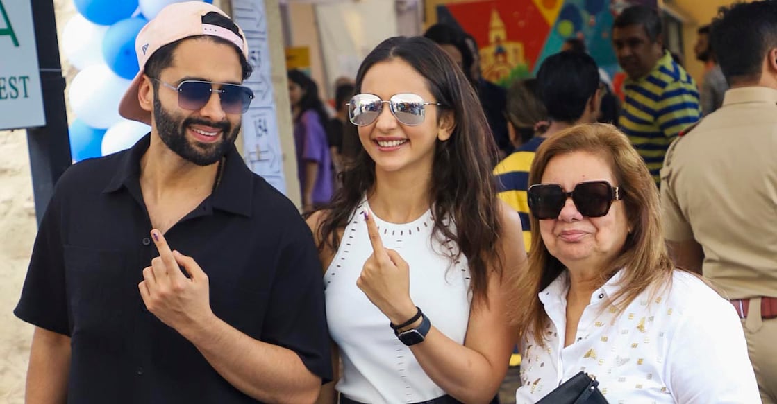 Rakul Preet Singh | Maharashtra Election (PTI Photo) ബോളിവുഡ് താരം രാകുൽ പ്രീത് സിങ്ങും ഭർത്താവ് നടനും നിർമാതാവുമായ ജാക്കി ഭഗ്നാനിയും ഉൾപ്പെടെയുള്ളവർ മുംബൈയിൽ വോട്ട് രേഖപ്പെടുത്തിയശേഷം. (PTI Photo)