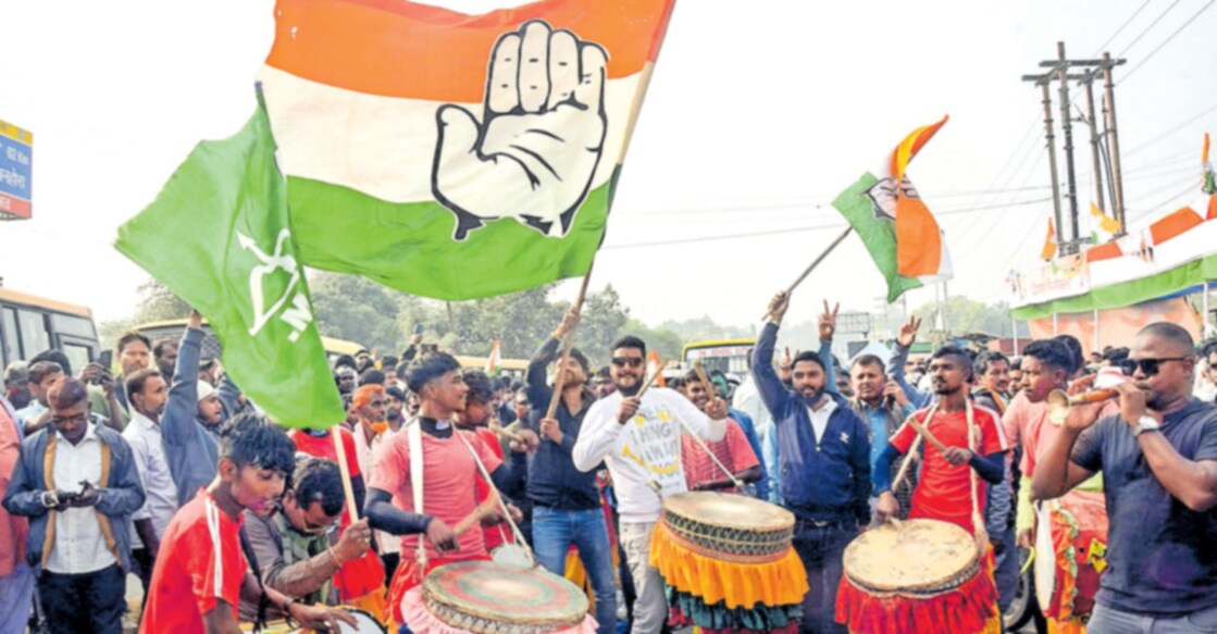 ജാർഖണ്ഡിലെ റാഞ്ചിയിൽ ജെഎംഎം– കോൺഗ്രസ് പ്രവർത്തകരുടെ ആഹ്ലാദപ്രകടനം. ചിത്രം:പിടിഐ
