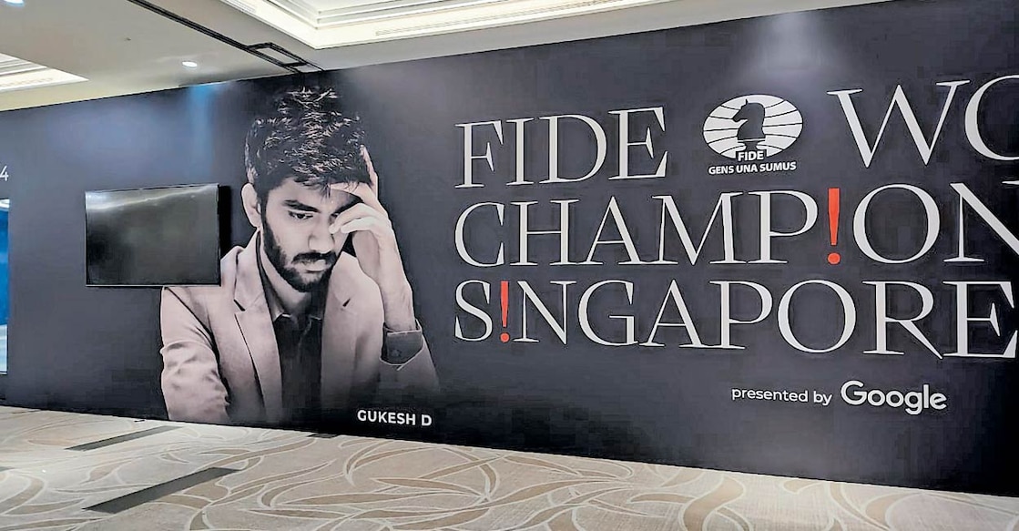 world-chess-match-venue ലോക ചെസ് ചാംപ്യൻഷിപ് നടക്കുന്ന സിംഗപ്പൂർ സെന്റോസയിലുള്ള ഇക്വാരിയസ് ഹോട്ടലിലെ മത്സരവേദി.