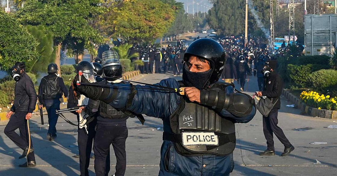 TOPSHOT-PAKISTAN-POLITICS-PROTEST-KHAN