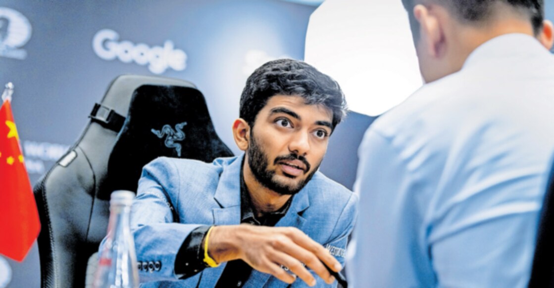 ലോക ചെസ് ചാംപ്യൻഷിപ്പിലെ മൂന്നാം ഗെയിമിൽ ചൈനീസ് താരം ഡിങ് ലിറനെതിരെ മത്സരിക്കുന്ന ഇന്ത്യൻ താരം ഡി.ഗുകേഷ്. 