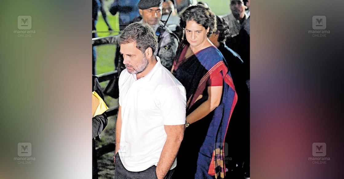 rahul-gandhi-priyanka-gandhi ഡൽഹി എഐസിസി ആസ്ഥാനത്തു ചേർന്ന കോൺഗ്രസ് പ്രവർത്തക സമിതി യോഗത്തിനു ശേഷം മടങ്ങുന്ന നേതാക്കളായ രാഹുൽ ഗാന്ധി, പ്രിയങ്ക ഗാന്ധി എന്നിവർ. ചിത്രം : മനോരമ