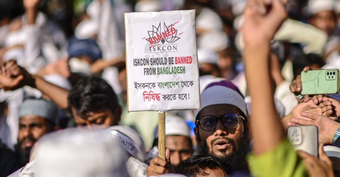 protest ഇസ്കോൺ നിരോധിക്കണമെന്നാവശ്യപ്പെട്ട് ബംഗ്ലദേശിൽ നടന്ന പ്രതിഷേധ പ്രകടനത്തിൽ നിന്ന് (ചിത്രം: എപി)