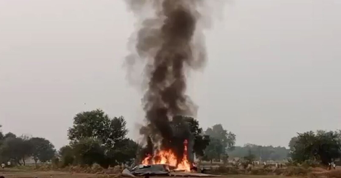 AIRFORCEFLIGHT-jpeg യുപിയിൽ യുദ്ധവിമാനം തകർന്നുവീണതിന്റെ ദൃശ്യം (Photo:X)