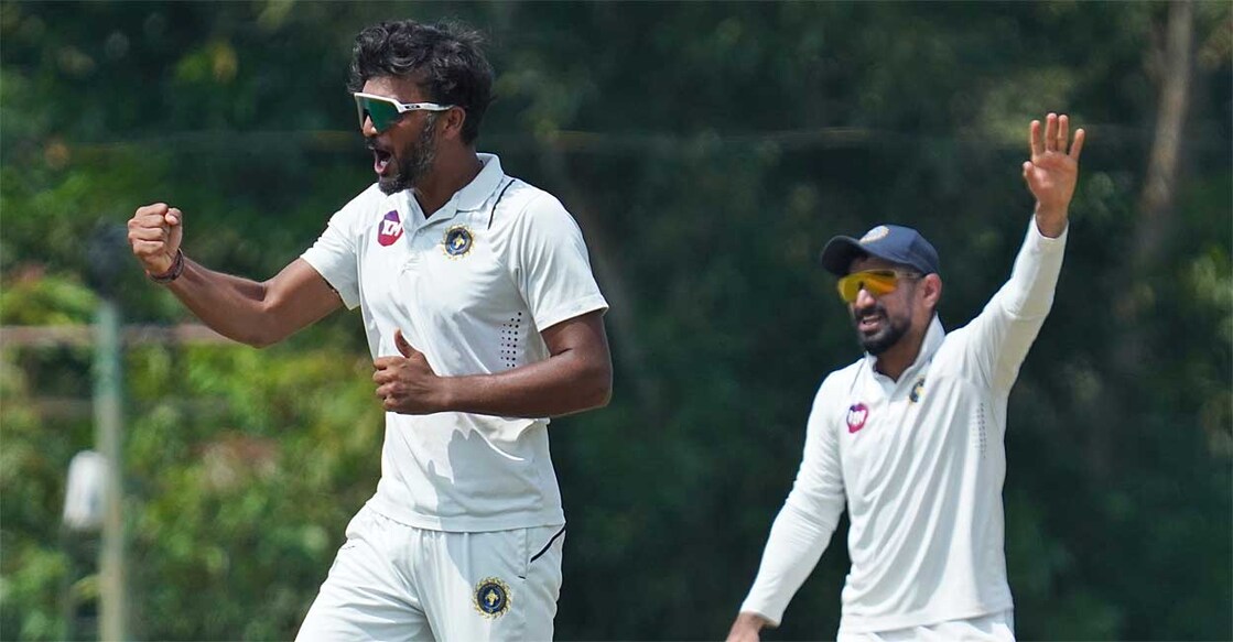 jalaj-saxena-wicket-celebration