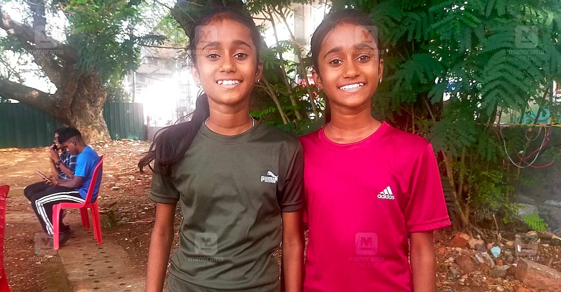 shreya-shradha ശ്രേയയും ശ്രദ്ധയും മൈതാനത്ത്