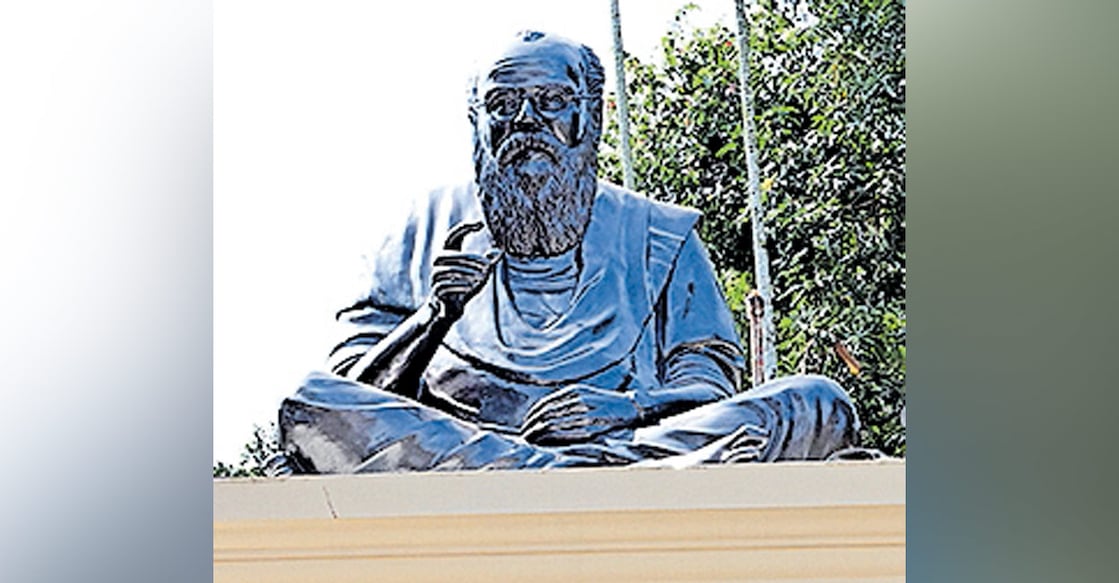 vaikom-thanthai-periyar വൈക്കം വലിയകവലയിലെ സ്മാരകത്തിലെ തന്തൈ
പെരിയാർ പ്രതിമ.