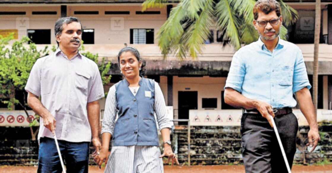 കോഴിക്കോട് ചെറുവണ്ണൂർ ഗവ. എച്ച്എസ്എസിലെ സ്റ്റാഫ് സെക്രട്ടറി ജി.മണികണ്ഠൻ, സ്കൂൾ ലീഡർ ഷദ ഷാനവാസ്, പ്രധാനാധ്യാപകൻ എം.ഉമ്മർ എന്നിവർ. ചിത്രം: മനോരമ