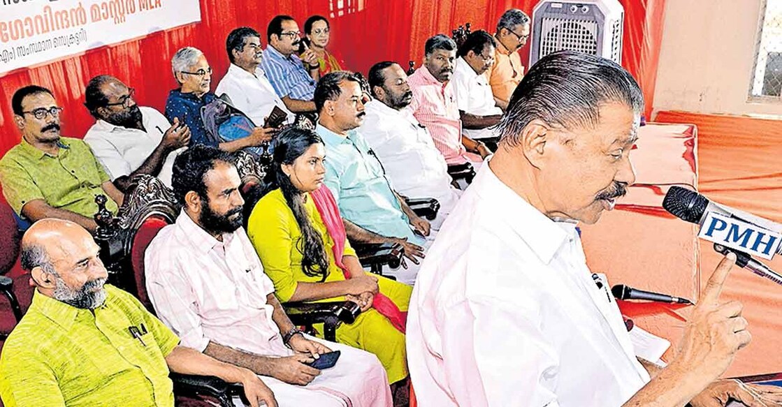 എംജി സർവകലാശാലാ എംപ്ലോയീസ് അസോസിയേഷൻ വാർഷിക സമ്മേളനം സിപിഎം സംസ്ഥാന സെക്രട്ടറി എം.വി.ഗോവിന്ദൻ ഉദ്‌ഘാടനം ചെയ്യുന്നു. 