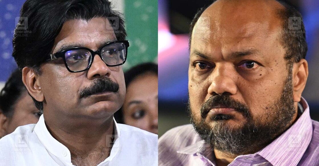 മാത്യു കുഴൽനാടൻ, പി.രാജീവ് (ഫയൽ ചിത്രം∙മനോരമ)