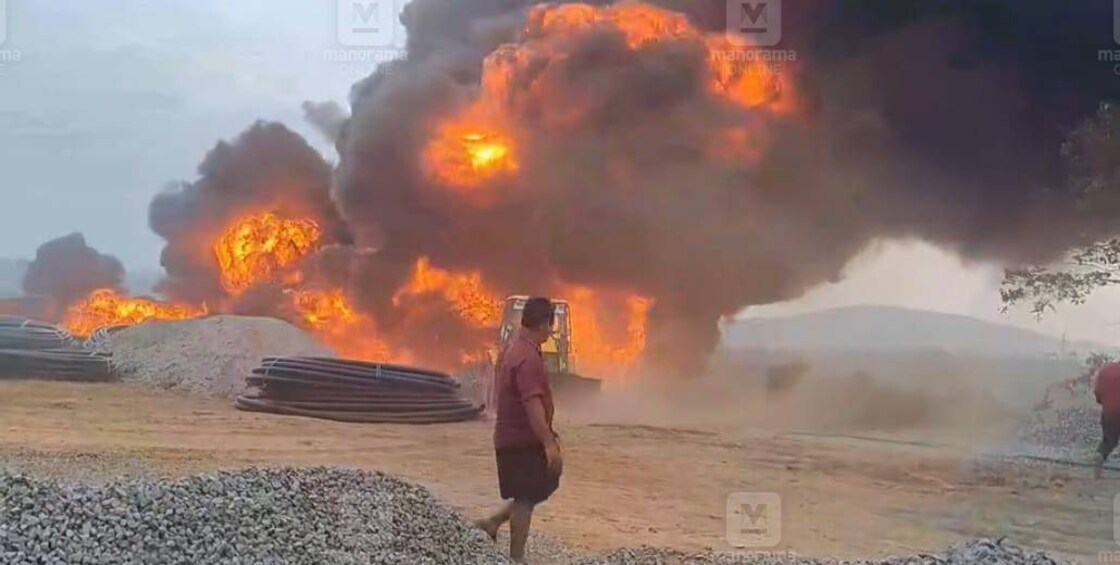fire
എസ്റ്റേറ്റ് പൂപ്പാറയിൽ ജല ജീവൻ മിഷന്റെ പൈപ്പുകൾ സൂക്ഷിച്ചിരുന്ന ഭാഗത്തുണ്ടായ തീപിടുത്തം.