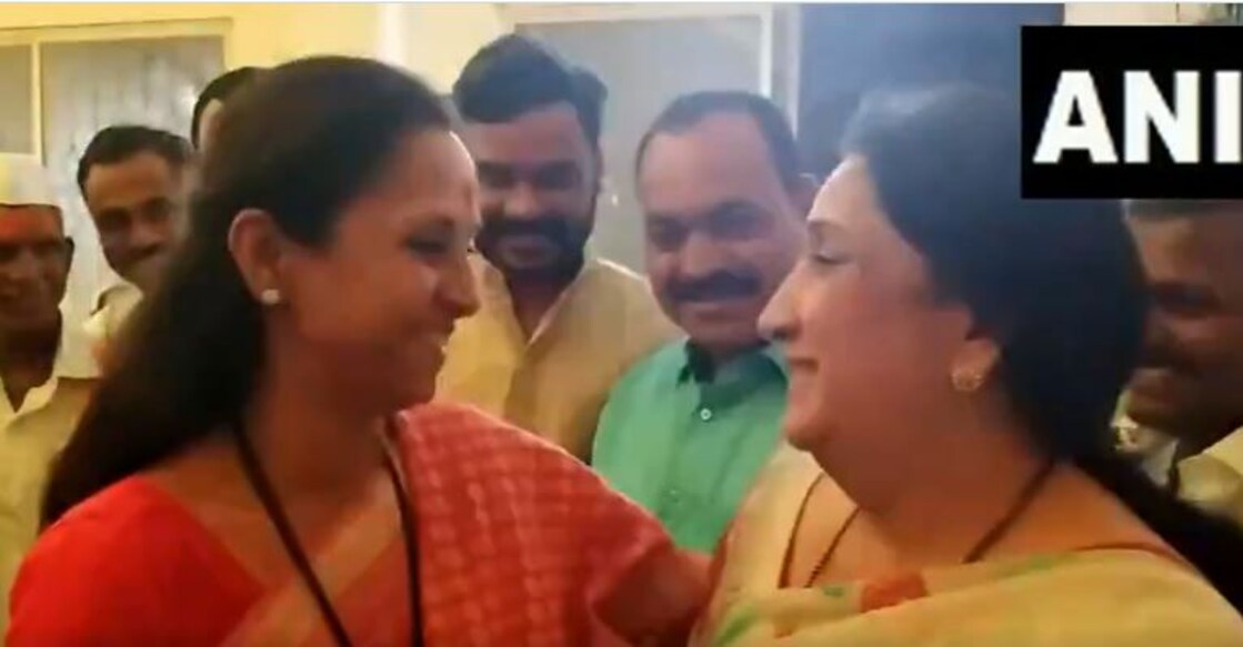 ക്ഷേത്ര ദർശനത്തിനിടയിൽ ക്ഷേമം പങ്കിടുന്ന സുപ്രിയയും സുനേത്രയും Photo-ANI