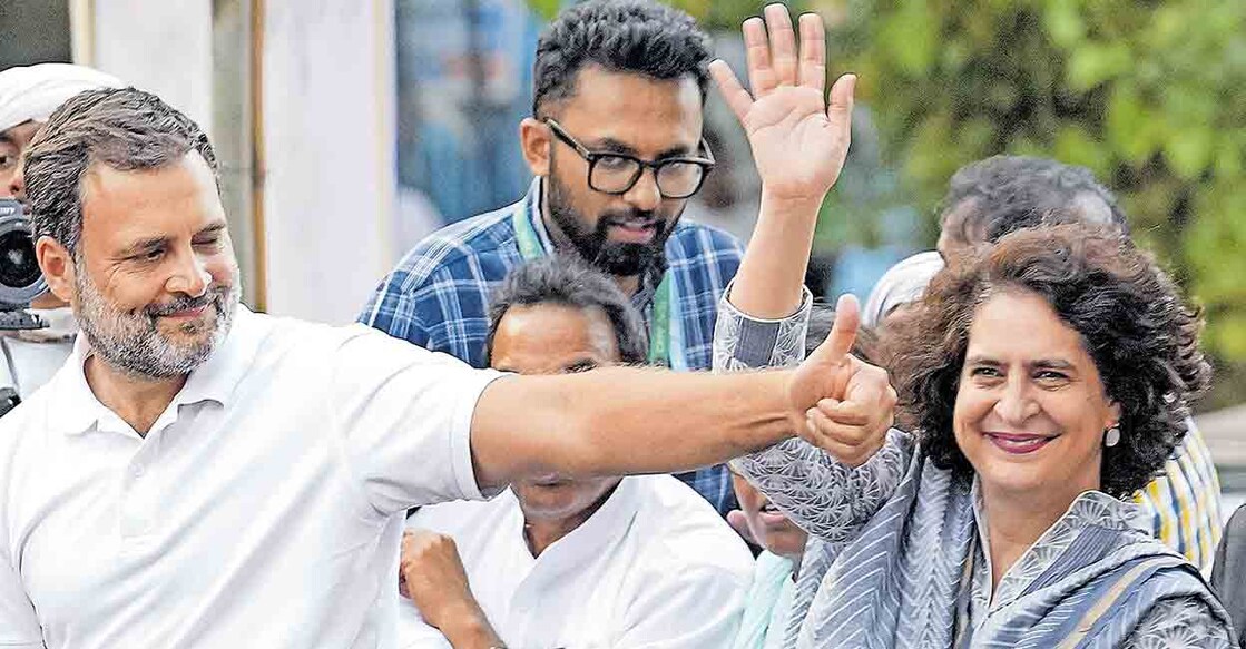 ജനസാഗരം സാക്ഷി: മുംബൈയിൽ ഭാരത് ജോഡോ ന്യായ് യാത്രയ്ക്കിടെ രാഹുൽ ഗാന്ധിയും പ്രിയങ്ക ഗാന്ധിയും പ്രവർത്തകരെ അഭിവാദ്യം ചെയ്യുന്നു. ചിത്രം: പിടിഐ