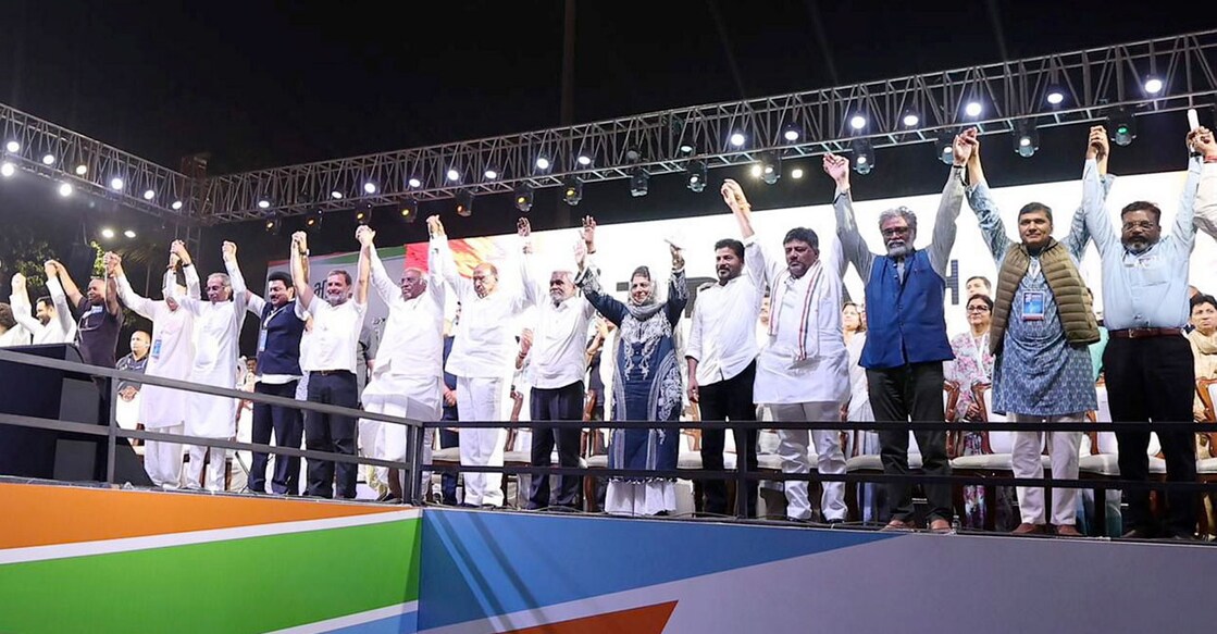 ഭാരത് ജോഡോ ന്യായ് യാത്രയുടെ സമാപനവേദിയിൽ ഇന്ത്യ മുന്നണി നേതാക്കൾ (PTI Photo)
