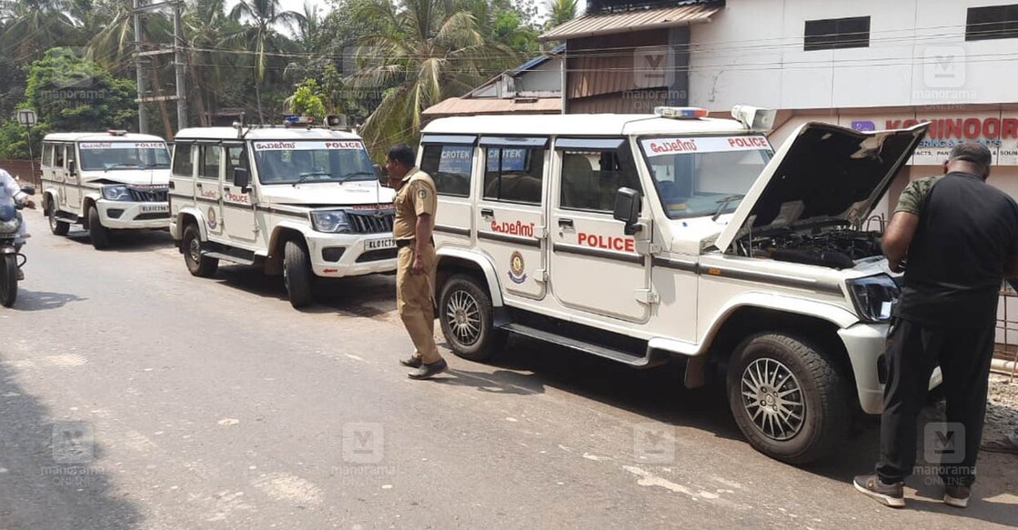 അപകടത്തിൽപ്പെട്ട പൊലീസ് വാഹനങ്ങൾ