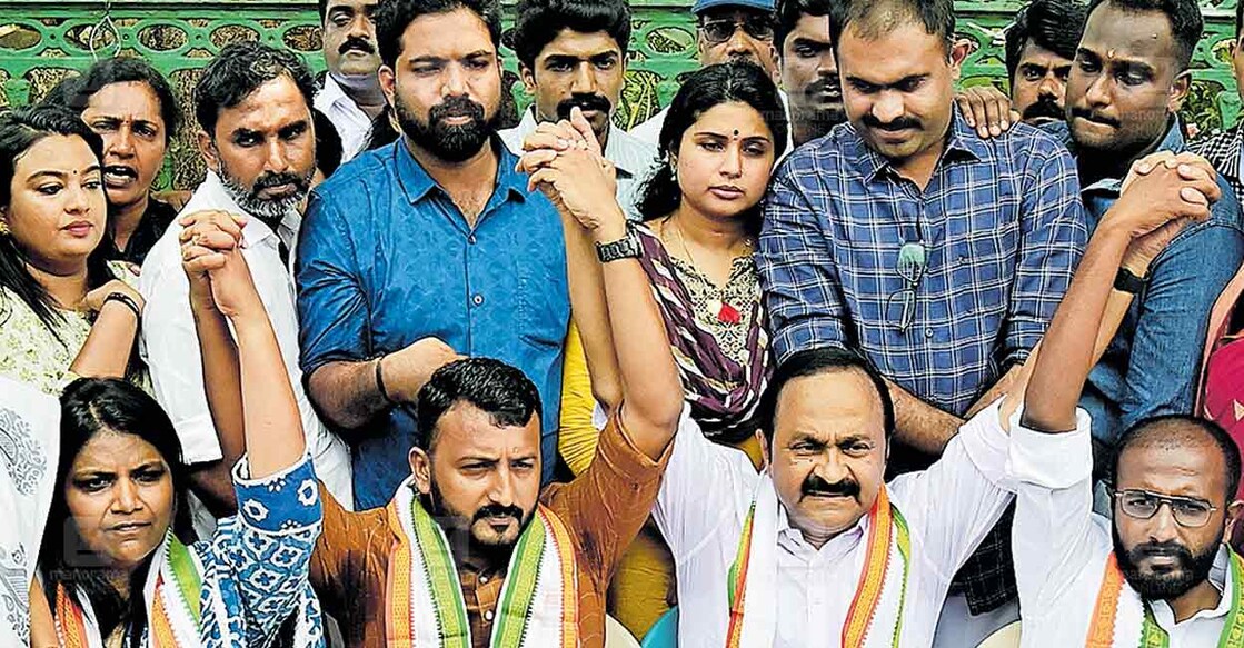 പൂക്കോട് വെറ്ററിനറി കോളജിലെ വിദ്യാർഥിയായിരുന്ന സിദ്ധാർഥന്റെ മരണം സിബിഐ അന്വേഷിക്കണമെന്ന് ആവശ്യപ്പെട്ട് മഹിളാ കോൺഗ്രസ് സംസ്ഥാന അധ്യക്ഷ ജെബി മേത്തർ, യൂത്ത് കോൺഗ്രസ് സംസ്ഥാന അധ്യക്ഷൻ രാഹുൽ മാങ്കൂട്ടത്തിൽ, കെഎസ് യു സംസ്ഥാന അധ്യക്ഷൻ അലോഷ്യസ് സേവ്യർ എന്നിവർ സെക്രട്ടേറിയറ്റിനു മുന്നിൽ തുടങ്ങിയ അനിശ്ചിതകാല നിരാഹാരം പ്രതിപക്ഷ നേതാവ് വി.ഡി.സതീശൻ ഉദ്ഘാടനം ചെയ്യുന്നു. ചിത്രം: മനോരമ