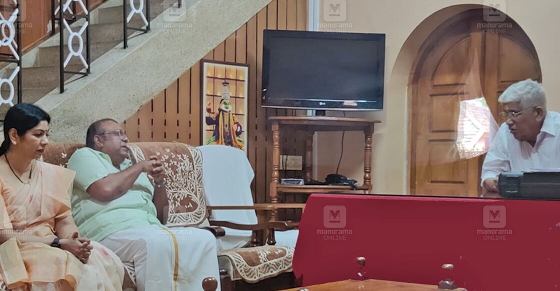thushar-meets-sukumaran-nair ജി.സുകുമാരൻ നായരുമായി കൂടിക്കാഴ്ച നടത്തുന്ന തുഷാർ വെള്ളാപ്പള്ളി