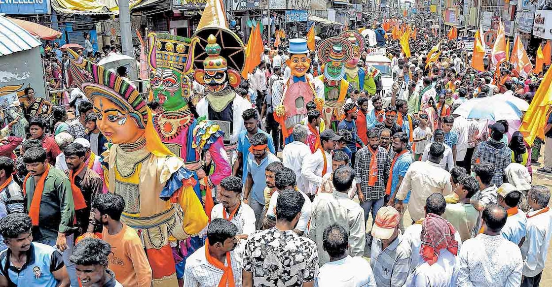 ശിവമൊഗ്ഗയിലെ സ്വതന്ത്ര സ്ഥാനാർഥി കെ.എസ് ഈശ്വരപ്പയുടെ അനുയായികൾ നടത്തിയ പ്രകടനം. ചിത്രം:പിടിഐ