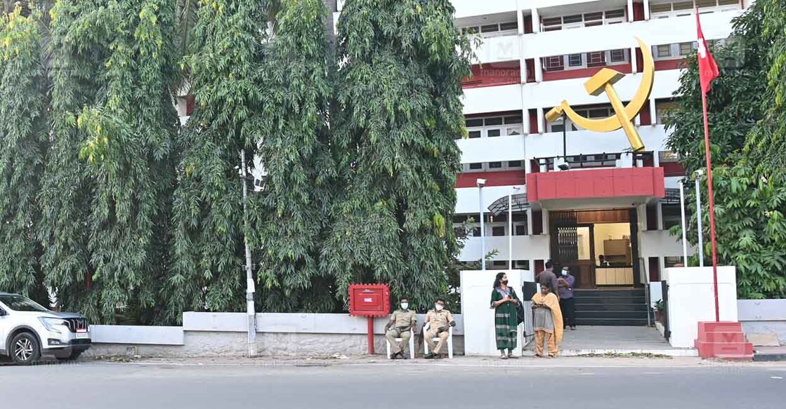 സിപിഎമ്മിന്റെ കേരളത്തിലെ ആസ്ഥാനമായ എകെജി സെന്റർ. (ഫോട്ടോ: മനോരമ)