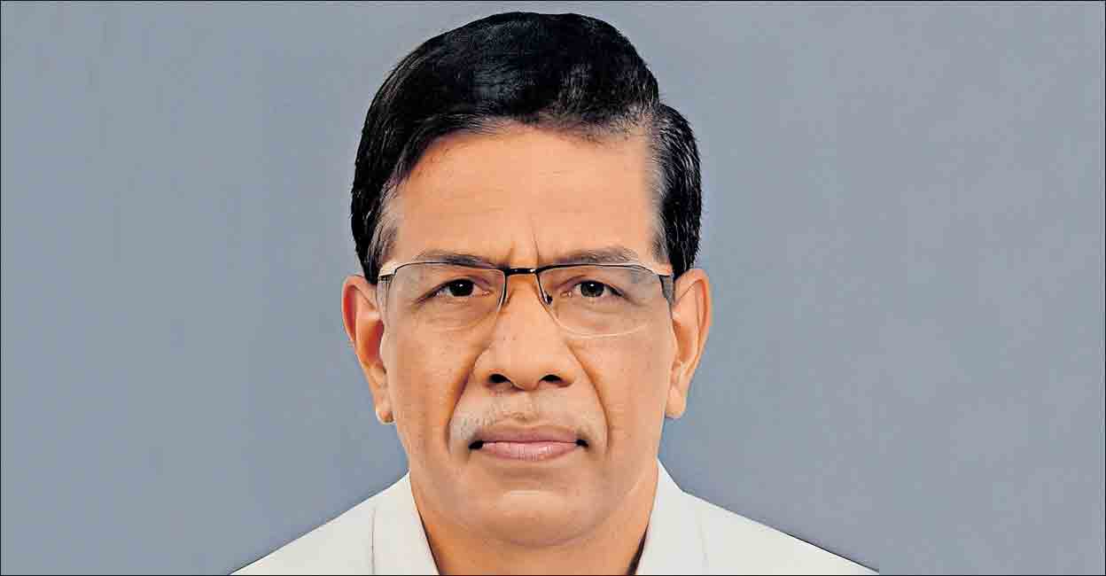 എ.കെ.ബാലന്റെ മുൻ അസി. പ്രൈവറ്റ് സെക്രട്ടറി കിണറ്റിൽ മരിച്ചനിലയിൽ; കഴുത്തിൽ കത്തി കുത്തിയിറക്കിയ നിലയിൽ