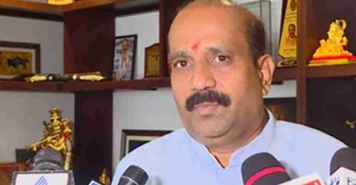രഘുപതി ഭട്ടിനെ പുറത്താക്കി ബിജെപി: ദൈവം നൽകിയ തിരിച്ചടിയെന്ന് ഹിജാബ് ...
