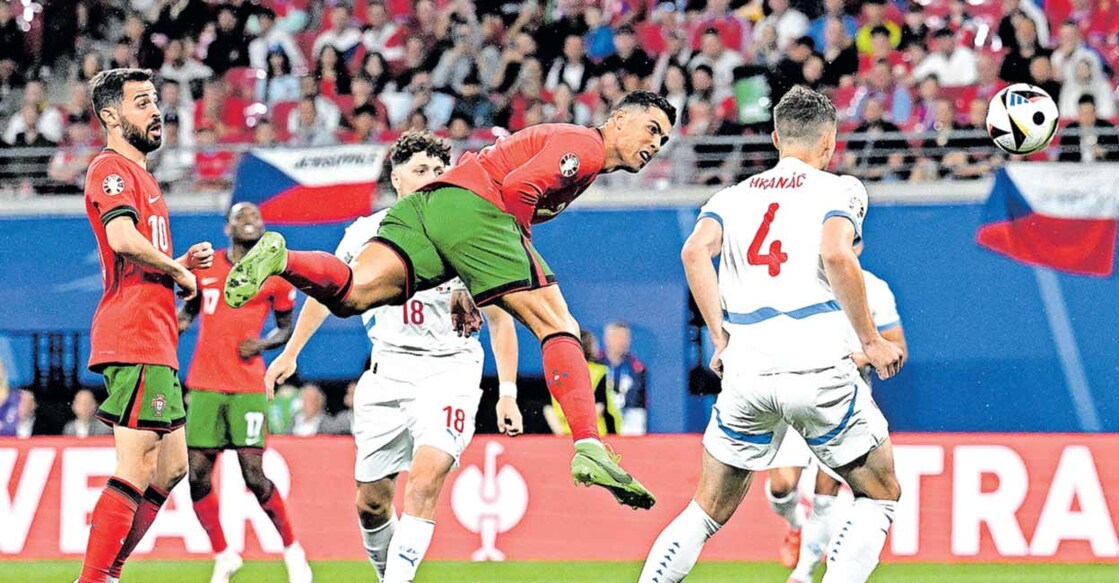 uro-12 ചെക്ക് റിപ്പബ്ലിക്കിനെതിരെ പോർച്ചുഗൽ താരം ക്രിസ്റ്റ്യനോ റൊണാൾഡോയുടെ ഗോൾശ്രമം.