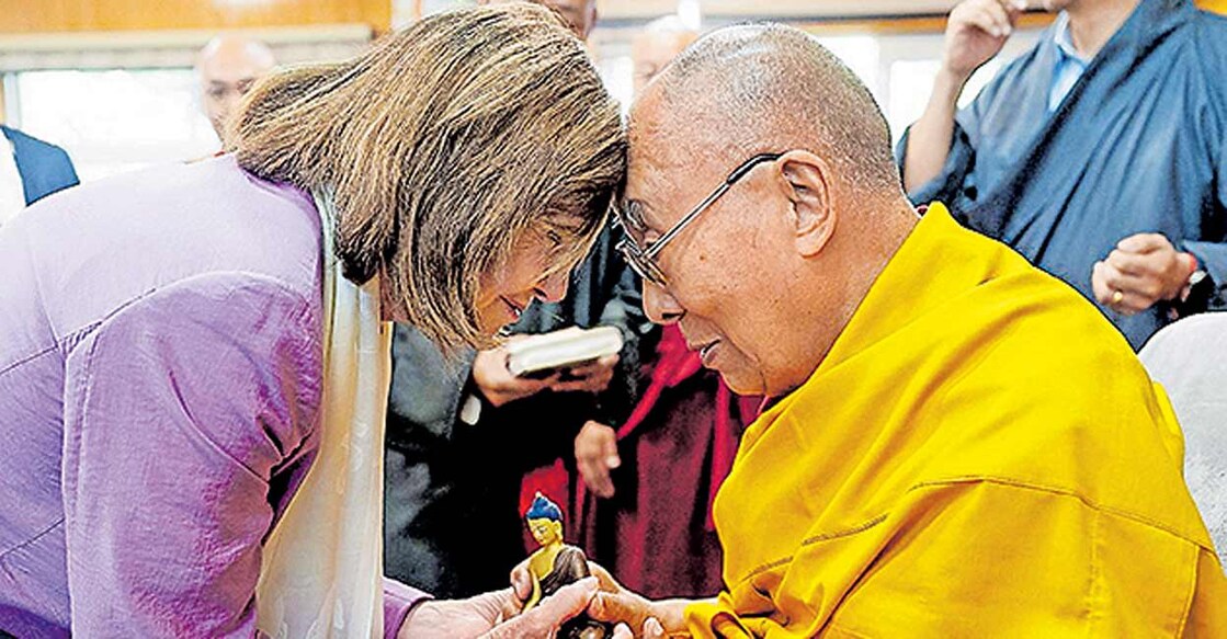 Nancy Pelosi, Dalai Lama ധരംശാലയിൽ എത്തിയ യുഎസ് ജനപ്രതിനിധി സഭാ മുൻ സ്പീക്കർ നാൻസി പെലോസി ദലൈ ലാമയോടൊപ്പം. ചിത്രം: പിടിഐ