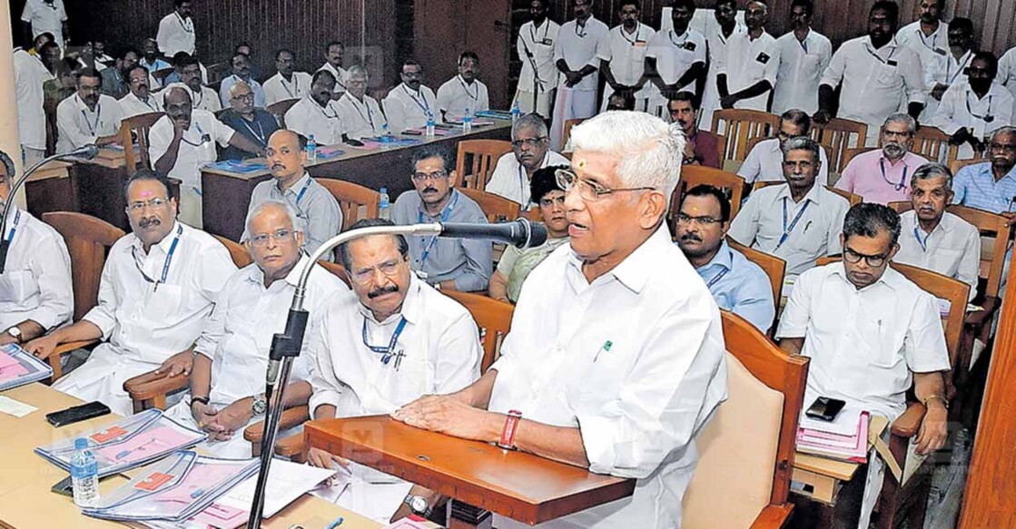 പെരുന്ന എൻഎസ്‌എസ് ആസ്‌ഥാനത്തു നടന്ന ബജറ്റ് സമ്മേളനത്തിൽ ജനറൽ സെക്രട്ടറി ജി.സുകുമാരൻ നായർ പ്രസംഗിക്കുന്നു. ചിത്രം: മനോരമ