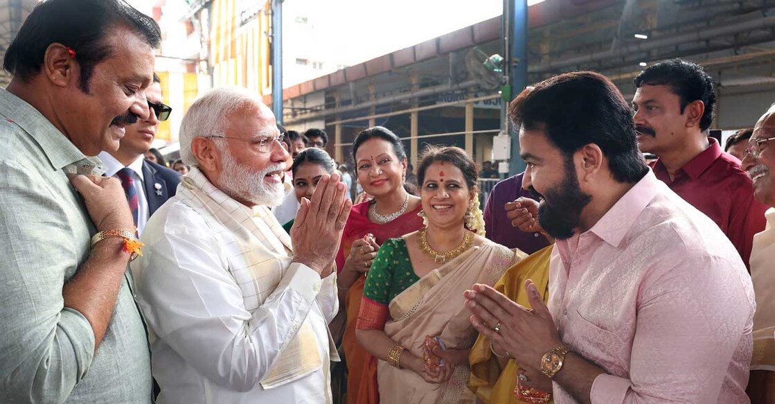 പ്രധാനമന്ത്രി നരേന്ദ്ര മോദിക്കൊപ്പം സുരേഷ് ഗോപിയും മോഹൻലാലും (ഫയൽ ചിത്രം)