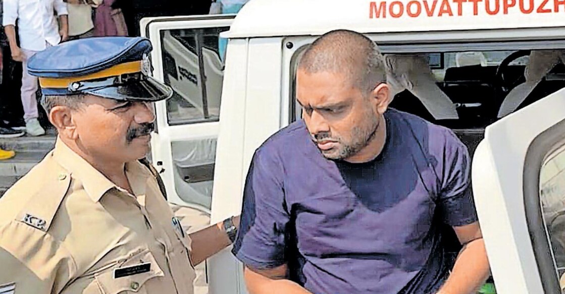 അനന്തു കൃഷ്ണനെ മൂവാറ്റുപുഴ മജിസ്ട്രേട്ട് കോടതിയിൽ ഹാജരാക്കാൻ സബ് ജയിലിൽ നിന്നു കൊണ്ടു വരുന്നു.