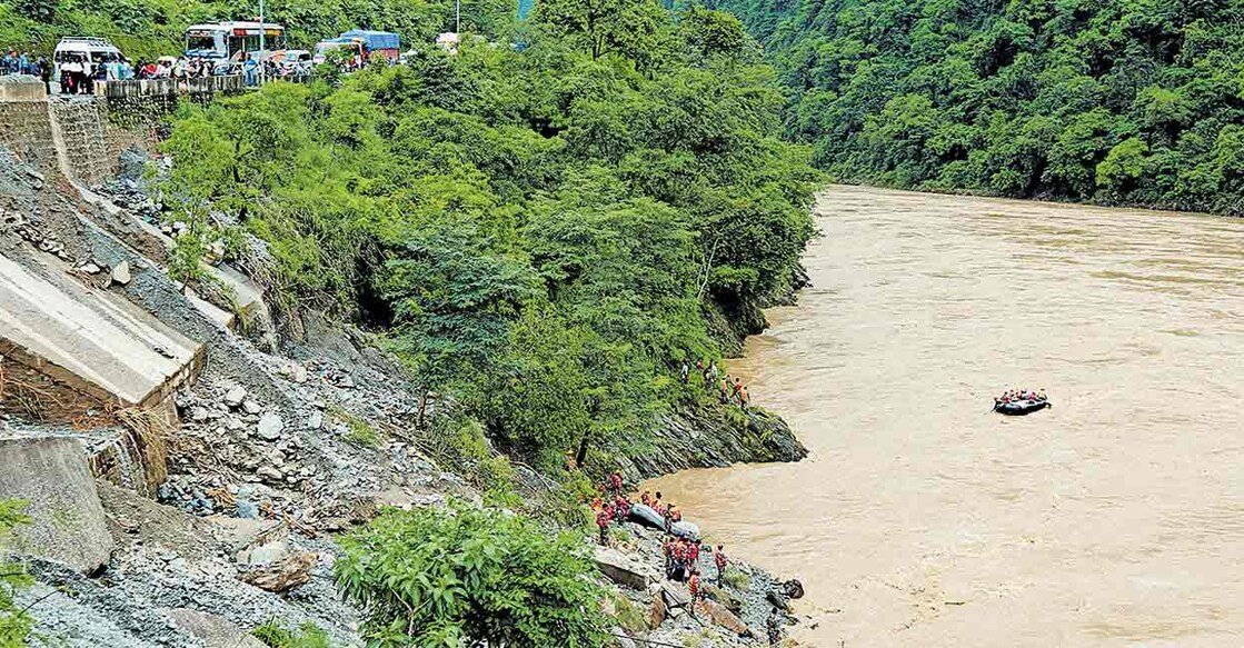 nepal-landslide-bus-overturned