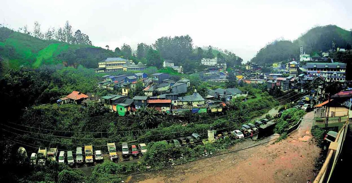 മൂന്നാർ ടൗണിന്റെ ഇപ്പോഴത്തെ ദൃശ്യം. ചിത്രം: റെജു അർണോൾഡ് /മനോരമ 