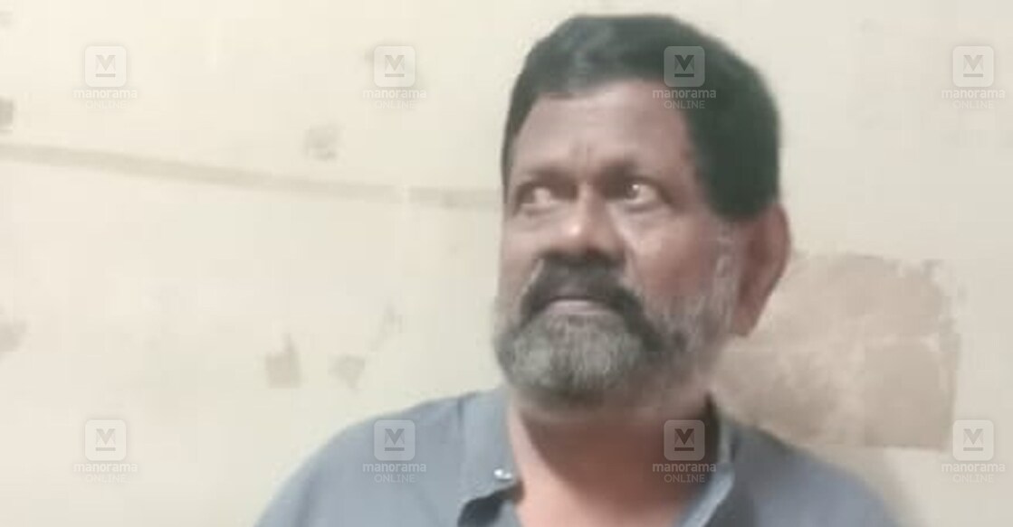ലിഫ്റ്റിൽ കുടുങ്ങിയ രവീന്ദ്രൻ നായർ (Photo: Special Arrangement)