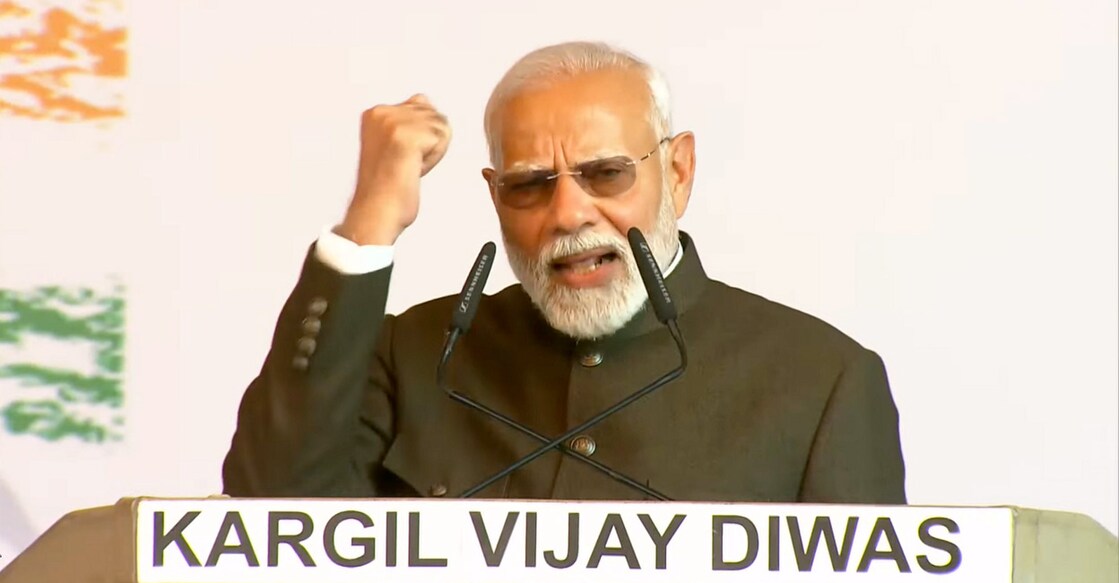kargil-modi കാർഗിൽ വിജയ് ദിവസത്തിന്റെ 25ാം വാർഷികത്തിൽ പ്രധാനമന്ത്രി നരേന്ദ്ര മോദി സംസാരിക്കുന്നു (PTI Photo)