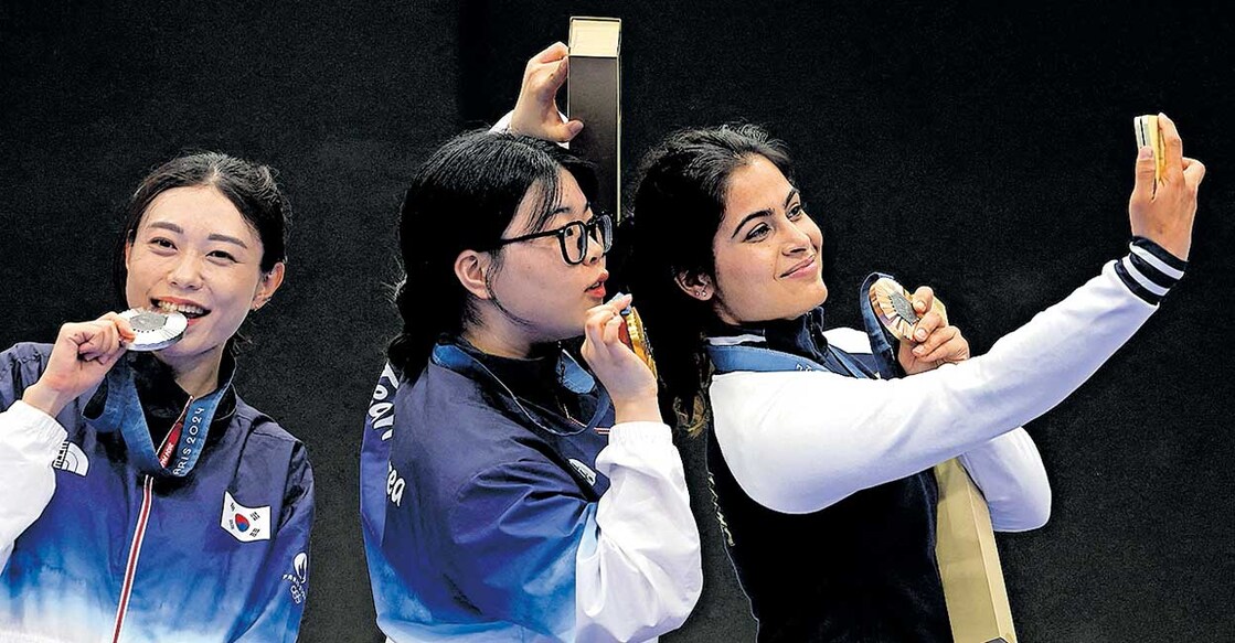 shooting-champions വനിതകളുടെ 10 മീറ്റർ എയർ പിസ്റ്റൾ മത്സരത്തിൽ സ്വർണം നേടിയ ദക്ഷിണ കൊറിയയുടെ കിം യെ ജി (നടുവിൽ), വെള്ളി നേടിയ ഒയെ ജിൻ (ഇടത്) എന്നിവർക്കൊപ്പം സെൽഫിയെടുക്കുന്ന മനു ഭാക്കർ.