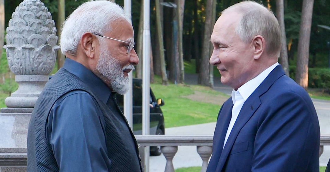 modi-putin-russia റഷ്യയിലെത്തിയ പ്രധാനമന്ത്രി നരേന്ദ്ര മോദി റഷ്യൻ പ്രസിഡന്റ് വ്ലാഡിമിർ പുട്ടിനുമായി കൂടിക്കാഴ്ച നടത്തുന്നു (Photo: PTI)