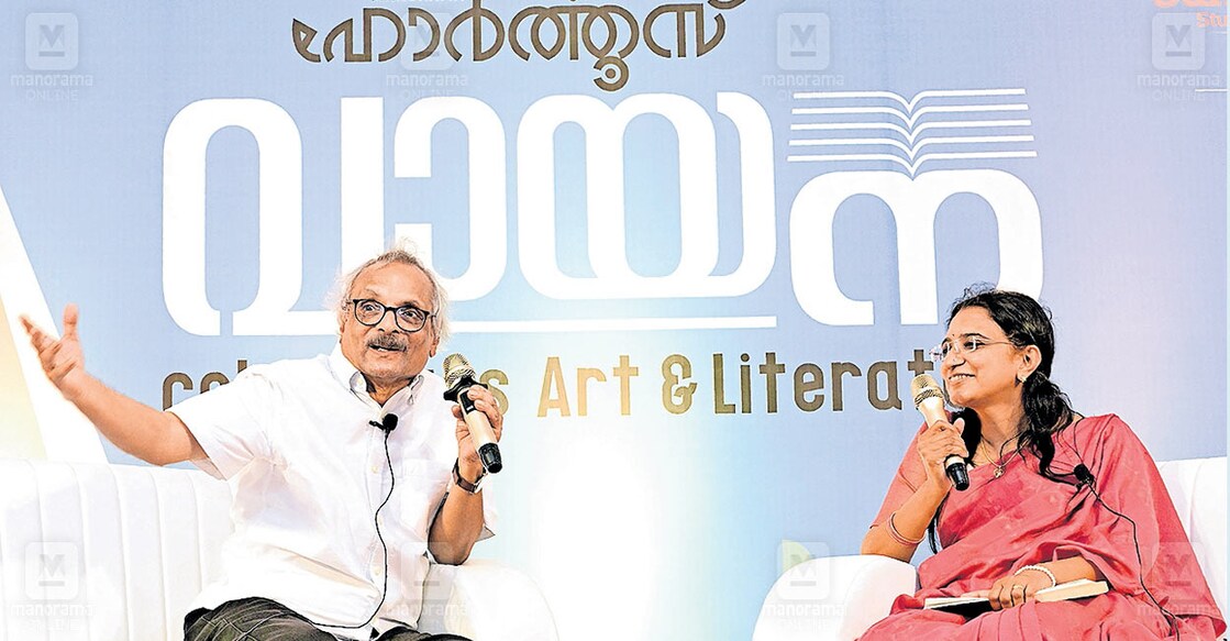 കഥയുടെ തീരങ്ങളിൽ... മനോരമ ഹോർത്തൂസ് സാംസ്കാരികോത്സവത്തിനു മുന്നോടിയായി കണ്ണൂർ മലയാള മനോരമ അങ്കണത്തിൽ നടന്ന ഹോർത്തൂസ് ‘വായന’യിൽ എഴുത്തുകാരായ എം.മുകുന്ദനും ഷീല ടോമിയും സംഭാഷണത്തിൽ. ചിത്രം: മനോരമ