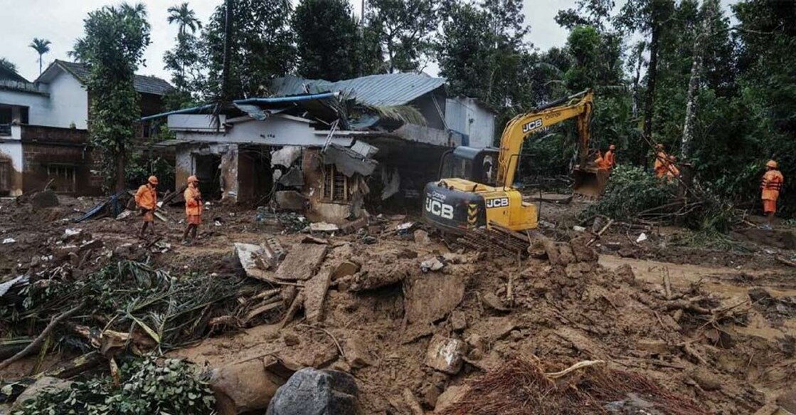 wayanad-landslide-rescue-020802 ഉരുൾപൊട്ടലുണ്ടായ സ്ഥലത്തു നടക്കുന്ന രക്ഷാപ്രവർത്തനം