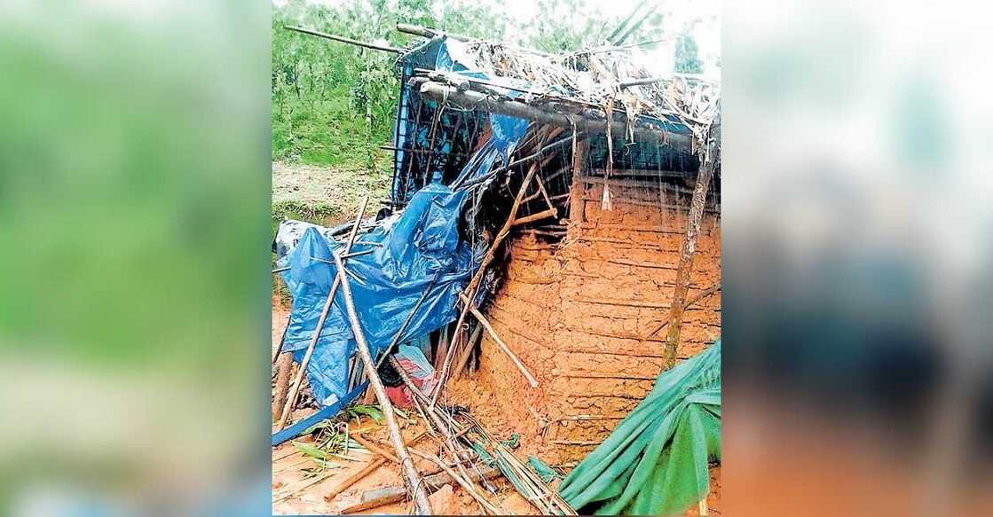 ഇടമലക്കുടി പഞ്ചായത്ത് പ്രസിഡന്റ് ഈശ്വരി രാജന്റെ വീട് കാട്ടാന തകർത്ത നിലയിൽ.   