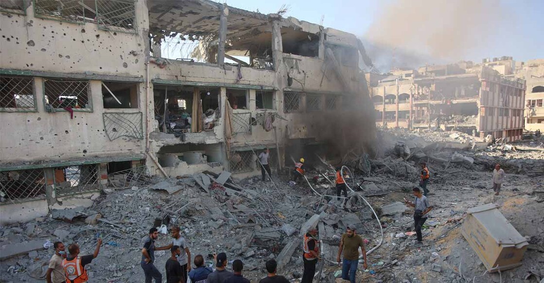 israel-attack-gaza-school-complex ഗാസയിൽ ഇസ്രയേൽ നടത്തിയ വ്യോമാക്രമണത്തിൽ തകർന്ന സ്കൂൾ കെട്ടിടം. (Photo by Omar AL-QATTAA / AFP)