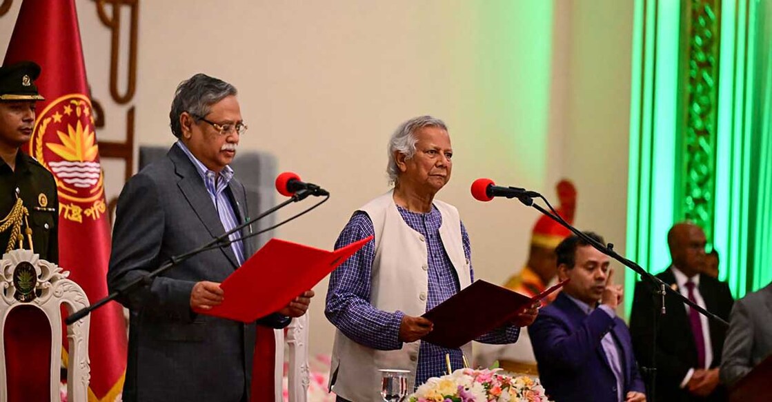 BANGLADESH-POLITICS-UNREST ബംഗ്ലദേശിൽ ഇടക്കാല സർക്കാരിന്റെ മുഖ്യ ഉപദേഷ്ടാവായി അധികാരമേറ്റ നൊബേൽ ജേതാവ് മുഹമ്മദ് യൂനുസിന് പ്രസിഡന്റ് ഷഹാബുദ്ദീൻ സത്യവാചകം ചൊല്ലിക്കൊടുക്കുന്നു. (Photo by Munir UZ ZAMAN / AFP)
RELATED CONTENT