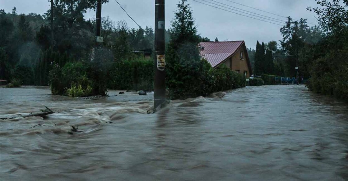 europe-flood ബോറിസ് കൊടുങ്കാറ്റ് മൂലമുണ്ടായ പേമാരിയിൽ വെള്ളപ്പൊക്കമുണ്ടായ ചെക്ക് റിപ്പബ്ലിക്കിൽ നിന്നുള്ള ദൃശ്യം. (Photo by Michal Cizek / AFP)